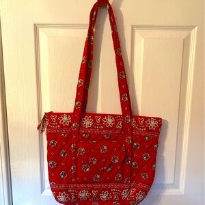 Vera Bradley large shoulder bag! Red paisley! Lots compartments! Excellent shape